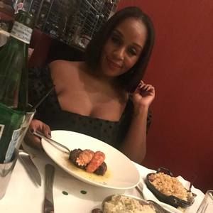 Meet your Posher, Dee